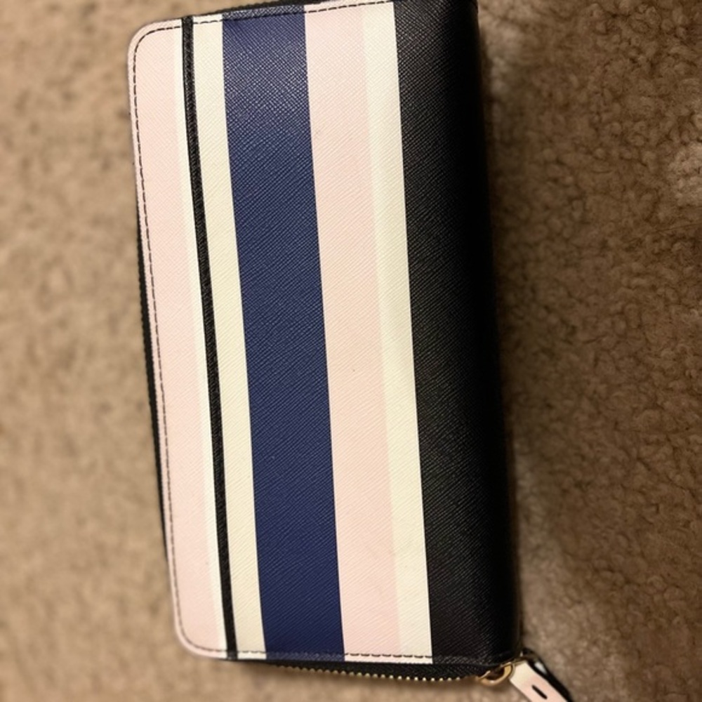 Kate Spade ♠️ Wallet! - Picture 4 of 4